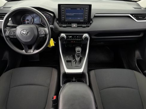 Used 2022 Toyota RAV4 LE FWD image 11