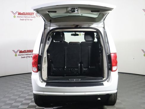 Used 2017 Dodge Grand Caravan SXT w/ Rear Park Assist Package image 23