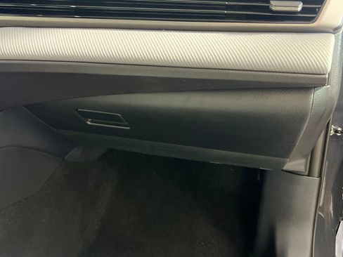 Used 2026 Toyota Camry SE FWD image 32