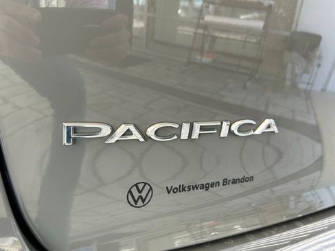 Used 2022 Chrysler Pacifica Touring-L image 52