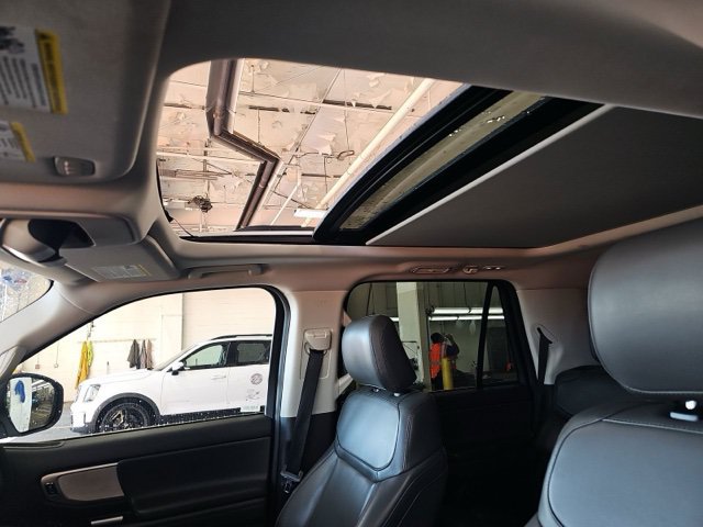Used 2025 Ford Expedition Active AWD/4WD image 14