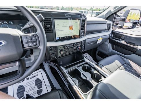 Used 2025 Ford F250 XLT w/ Black Appearance Package image 15