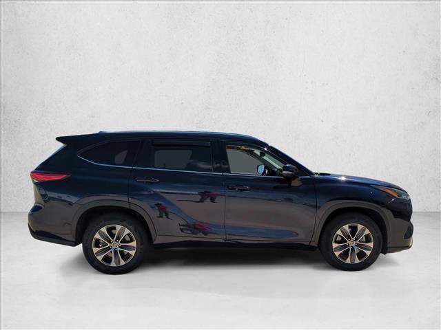 Used 2021 Toyota Highlander XLE FWD image 4