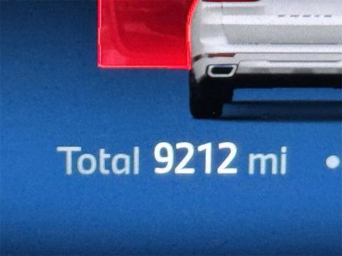 Used 2025 BMW X7 xDrive40i w/ Premium Package image 2