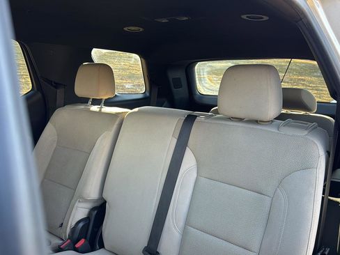 Used 2022 Chevrolet Traverse LS image 26