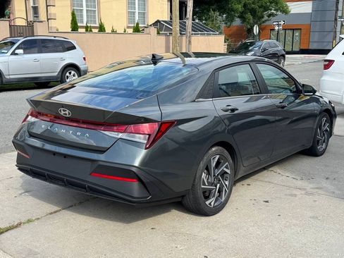 Used 2025 Hyundai Elantra SEL FWD image 5