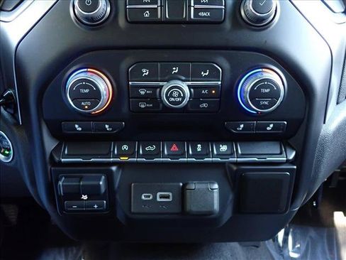 Used 2022 Chevrolet Silverado 1500 LT w/ Bed Protection Package AWD/4WD image 16