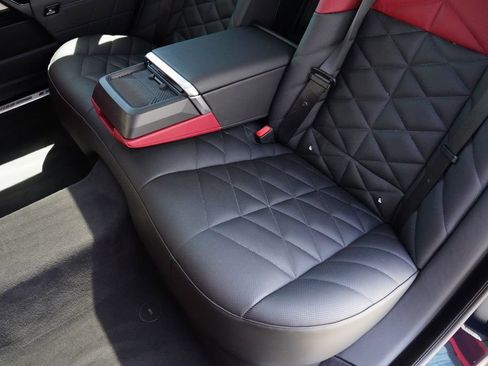 Used 2025 BMW 740i xDrive image 22