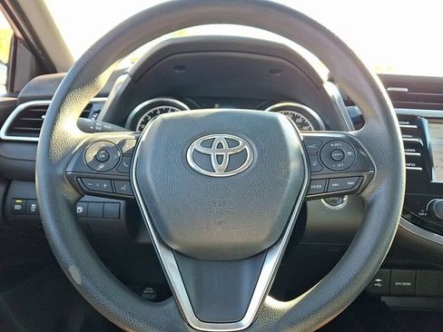 Used 2018 Toyota Camry LE w/ Convenience Package FWD image 18