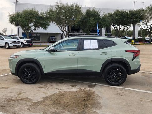 Used 2025 Chevrolet Trax ACTIV w/ Sunroof Package image 4