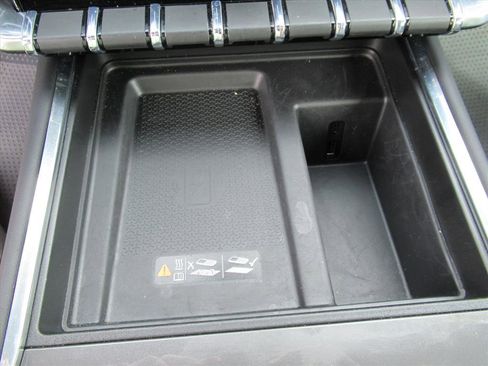 Used 2025 GMC Acadia Elevation image 19