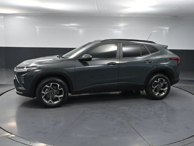 Used 2025 Chevrolet Trax LT w/ Driver Confidence Package FWD image 8