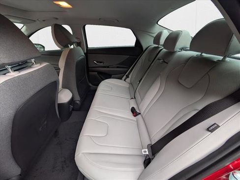 New 2025 Hyundai Elantra Limited image 19