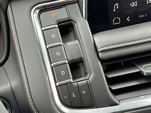 Used 2023 GMC Yukon XL AT4 image 35