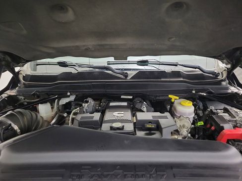 Used 2019 RAM 3500 Laramie image 31