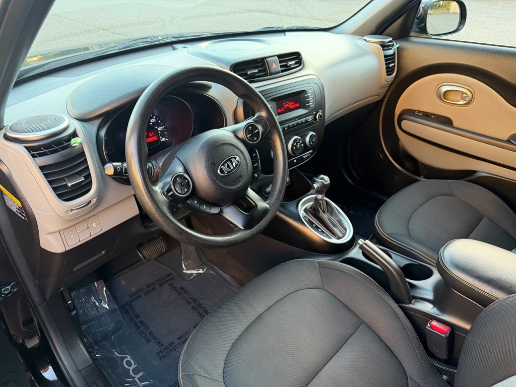 Used 2015 Kia Soul + FWD image 9