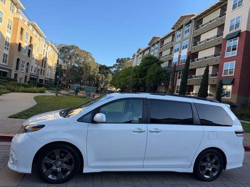 Used 2015 Toyota Sienna SE Premium FWD image 6