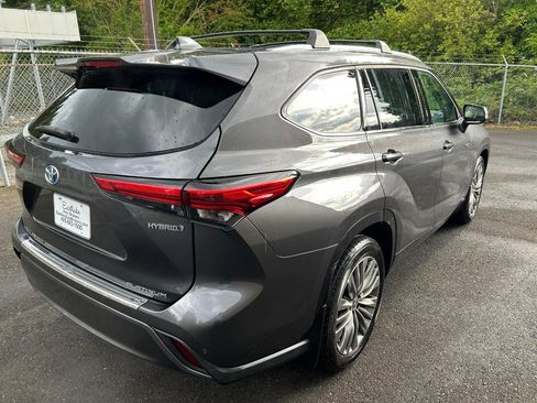 Used 2021 Toyota Highlander Platinum AWD/4WD image 5