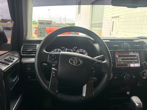 Used 2020 Toyota 4Runner TRD Off-Road Premium AWD/4WD image 2