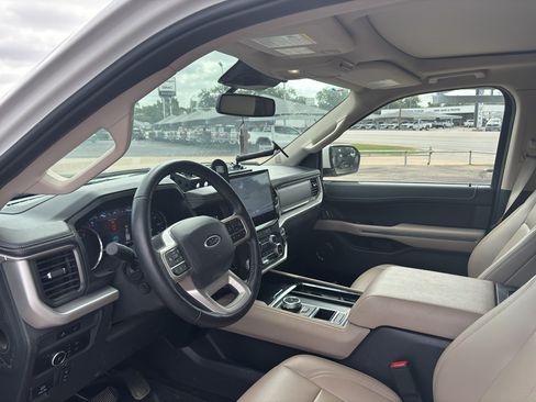 Used 2024 Ford Expedition Max XLT RWD image 7
