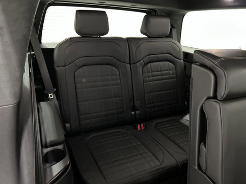 Used 2025 Rivian R1S Premium image 25