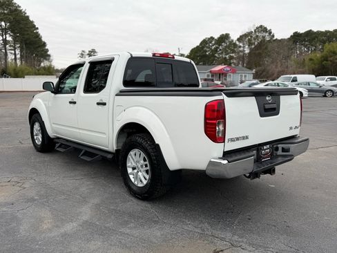 Used 2019 Nissan Frontier SV image 9