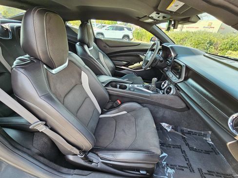 Used 2018 Chevrolet Camaro SS RWD image 29