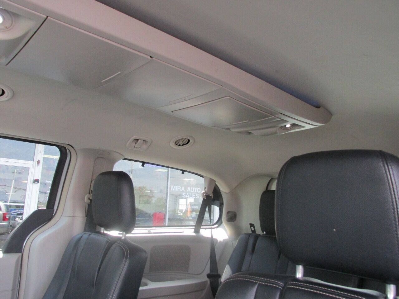 Used 2015 Chrysler Town & Country Touring w/ Driver Convenience Group FWD image 20