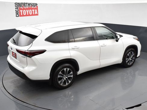 Used 2024 Toyota Highlander XLE AWD/4WD image 24