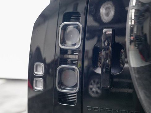 Used 2024 Land Rover Defender 90 V8 image 15