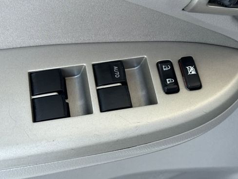 Used 2012 Toyota Corolla LE w/ Premium Pkg FWD image 13