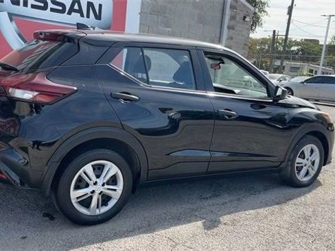 Used 2021 Nissan Kicks S image 3
