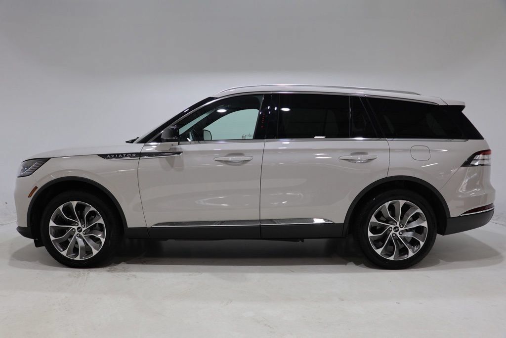 Used 2025 Lincoln Aviator Reserve w/ Illumination Package AWD/4WD image 4