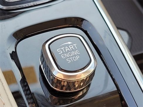 Certified 2025 Volvo XC90 T8 Plus image 24