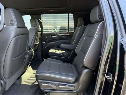 Used 2024 Cadillac Escalade ESV Premium Luxury AWD/4WD image 15
