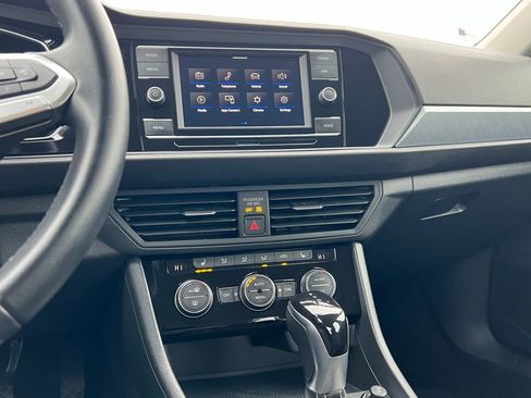 Used 2024 Volkswagen Jetta SE image 22