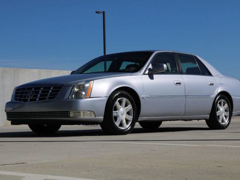 Used 2006 Cadillac DTS Performance image 3