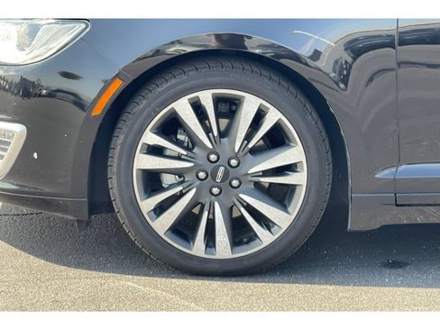 Used 2018 Lincoln MKZ Reserve FWD image 11
