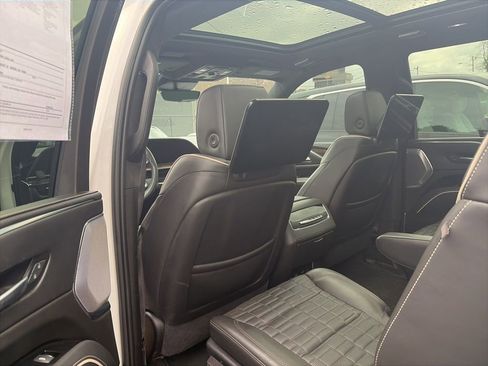 Used 2023 Cadillac Escalade Sport Platinum AWD/4WD image 12