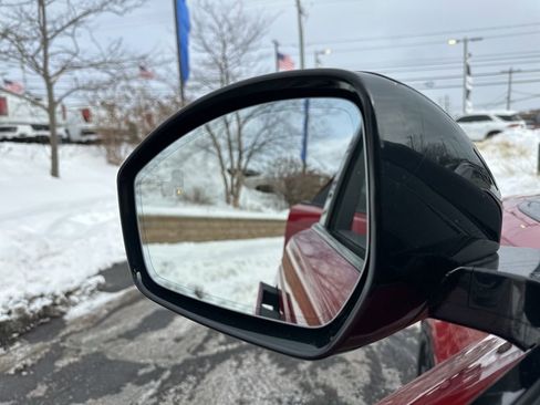 Used 2022 Land Rover Range Rover Velar R-Dynamic S image 3