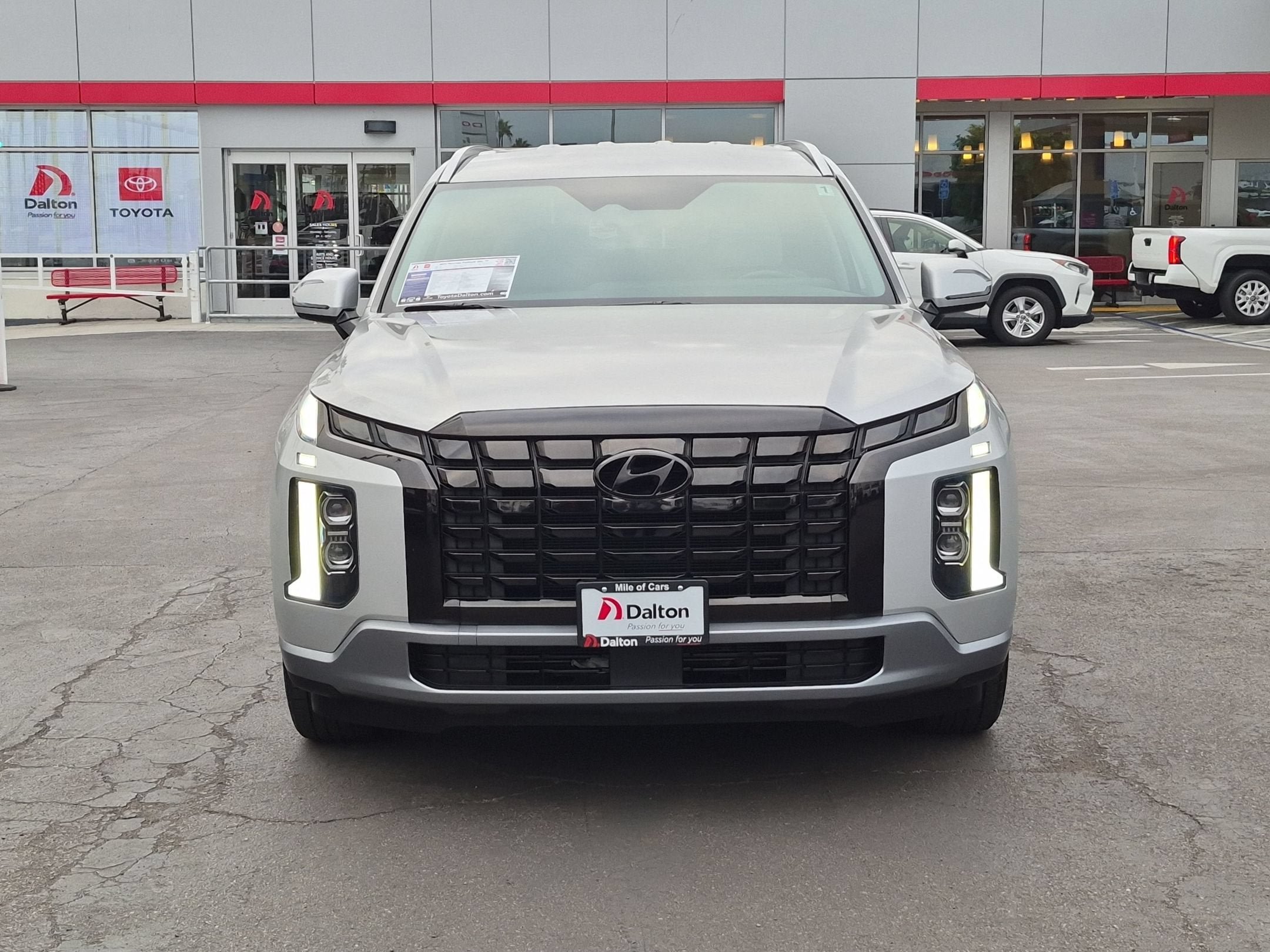 Used 2024 Hyundai Palisade SEL FWD image 3