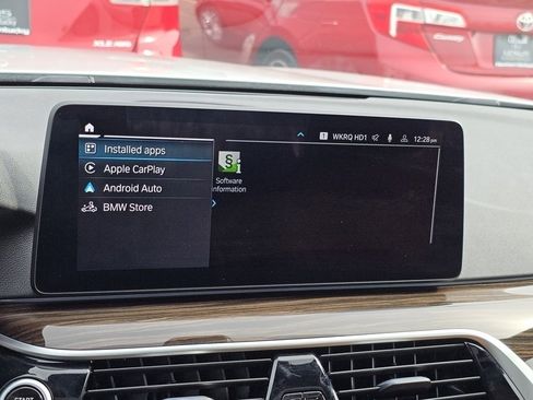 Used 2023 BMW 530e xDrive w/ Premium Package image 11