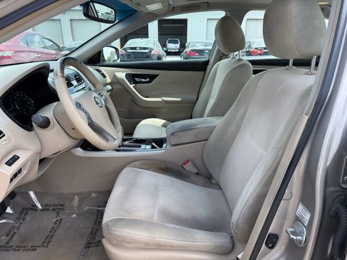 Used 2013 Nissan Altima 2.5 SV w/ 2.5SV Convenience Pkg image 2