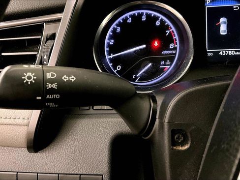 Used 2020 Toyota Camry LE image 30