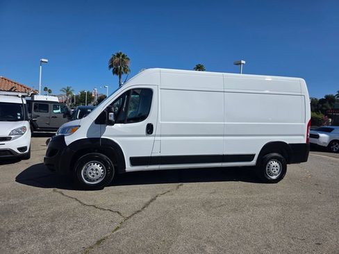 Used 2025 RAM ProMaster 2500 w/ Convenience Group FWD image 9