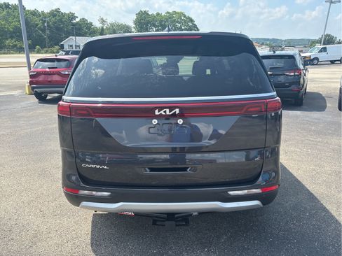Used 2024 Kia Carnival LX FWD image 6