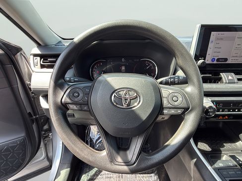 Used 2024 Toyota RAV4 XLE FWD image 22