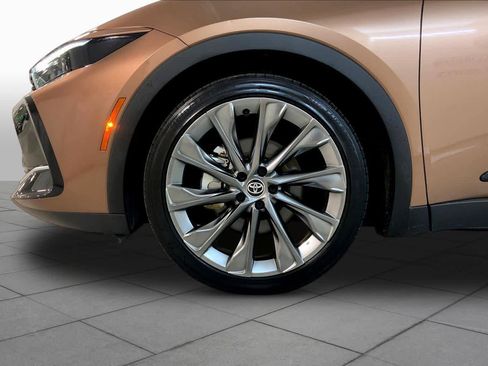 Used 2025 Toyota Crown Limited w/ Advanced Technology Package image 10