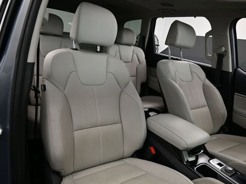 Used 2024 Kia Telluride EX w/ EX Captain's Chair Package image 49