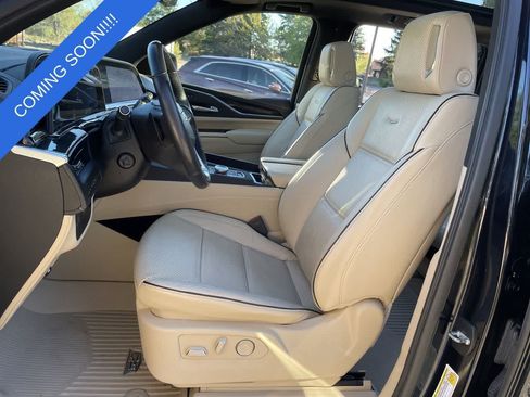 Used 2021 Cadillac Escalade ESV Premium Luxury AWD/4WD image 12